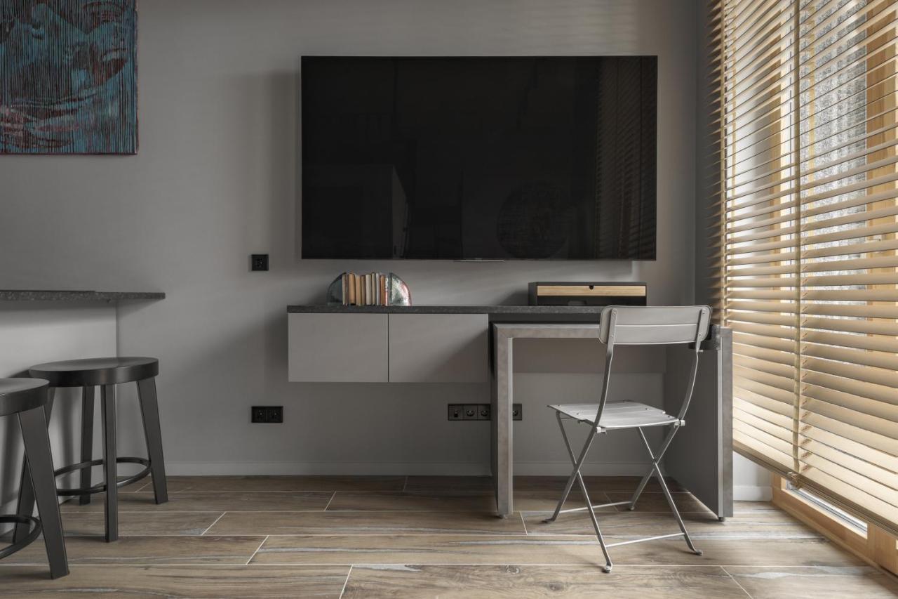 Ivis House Modern Apartment In Vilnius Old Town With Balcony ヴィリニュス エクステリア 写真