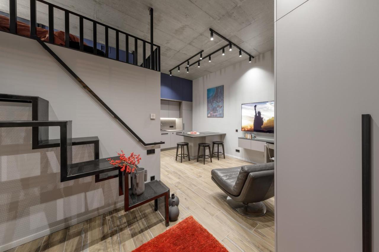 Ivis House Modern Apartment In Vilnius Old Town With Balcony ヴィリニュス エクステリア 写真