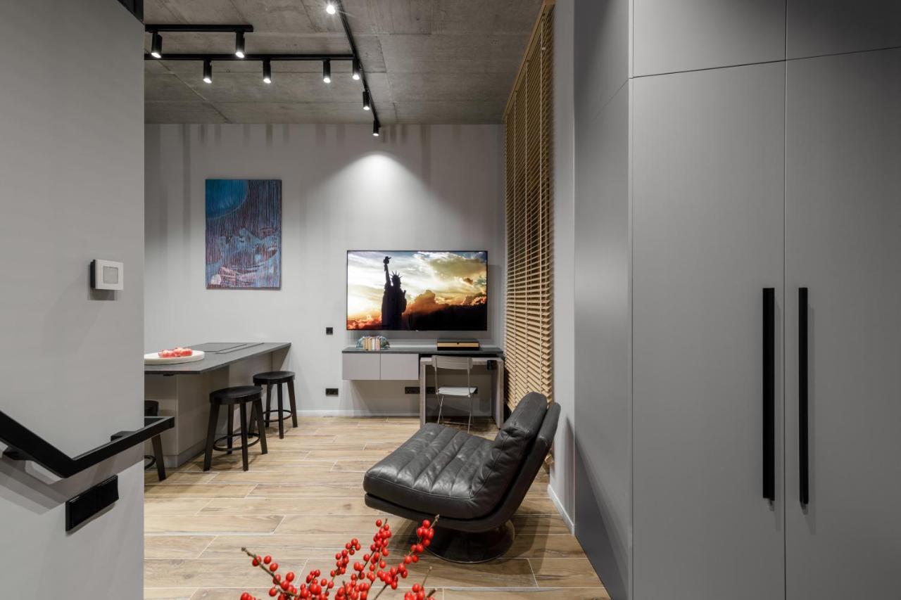 Ivis House Modern Apartment In Vilnius Old Town With Balcony ヴィリニュス エクステリア 写真