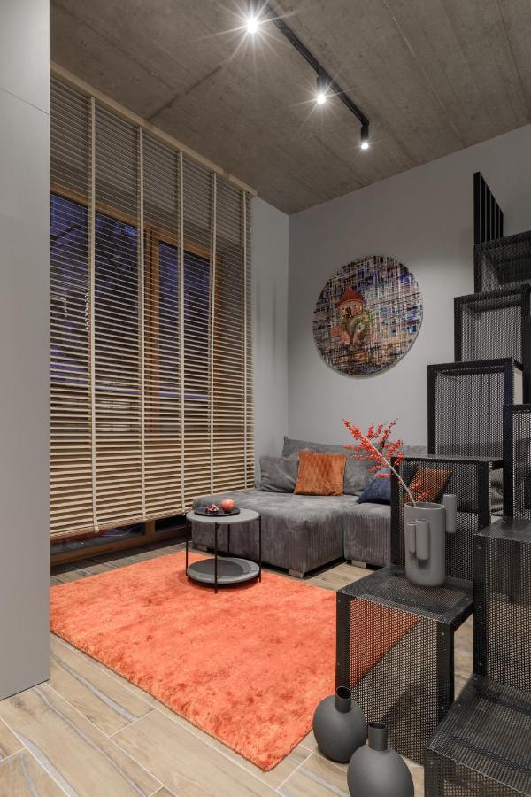 Ivis House Modern Apartment In Vilnius Old Town With Balcony ヴィリニュス エクステリア 写真