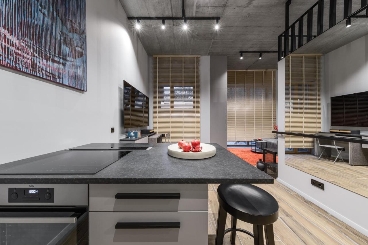 Ivis House Modern Apartment In Vilnius Old Town With Balcony ヴィリニュス エクステリア 写真