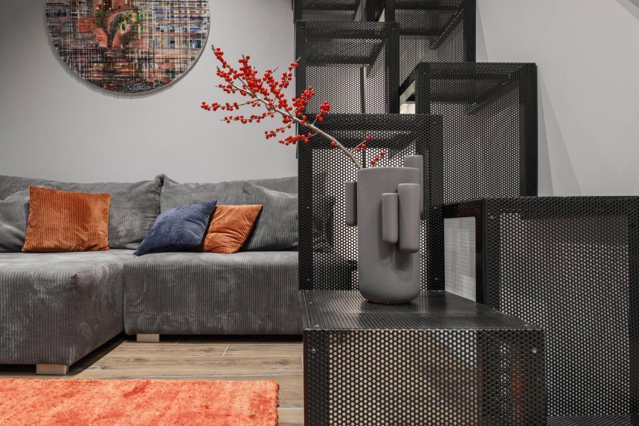 Ivis House Modern Apartment In Vilnius Old Town With Balcony ヴィリニュス エクステリア 写真