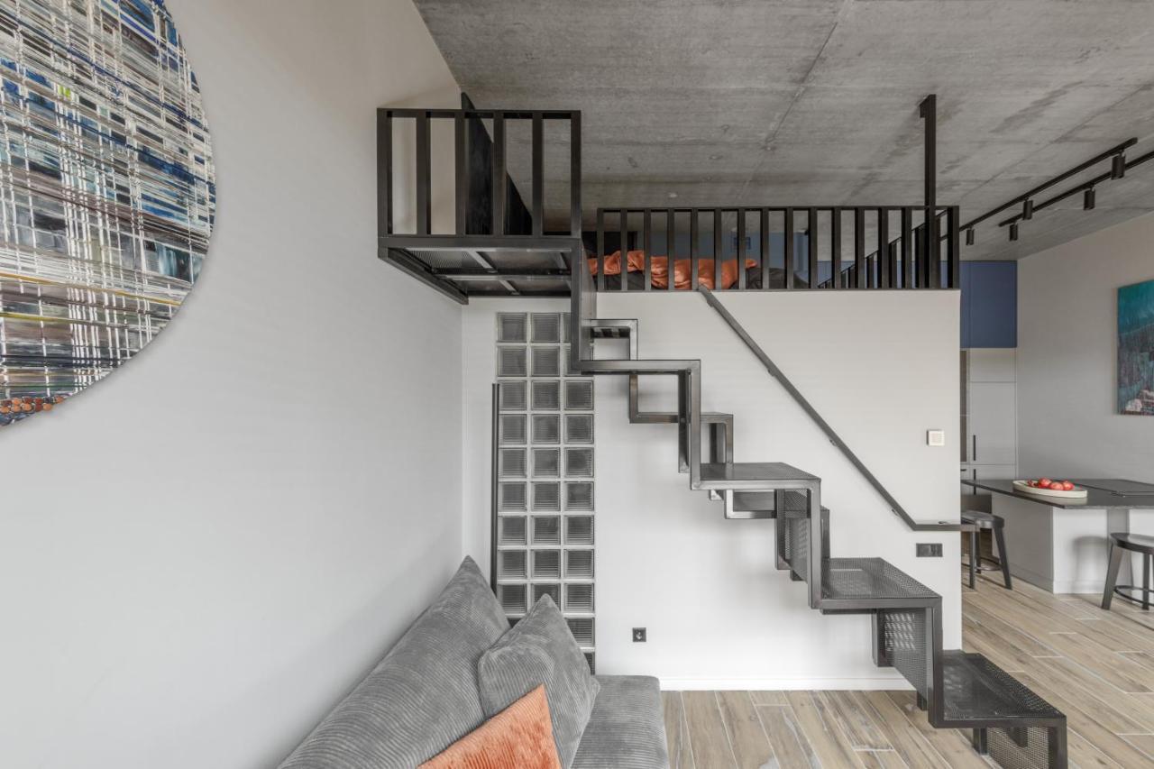 Ivis House Modern Apartment In Vilnius Old Town With Balcony ヴィリニュス エクステリア 写真