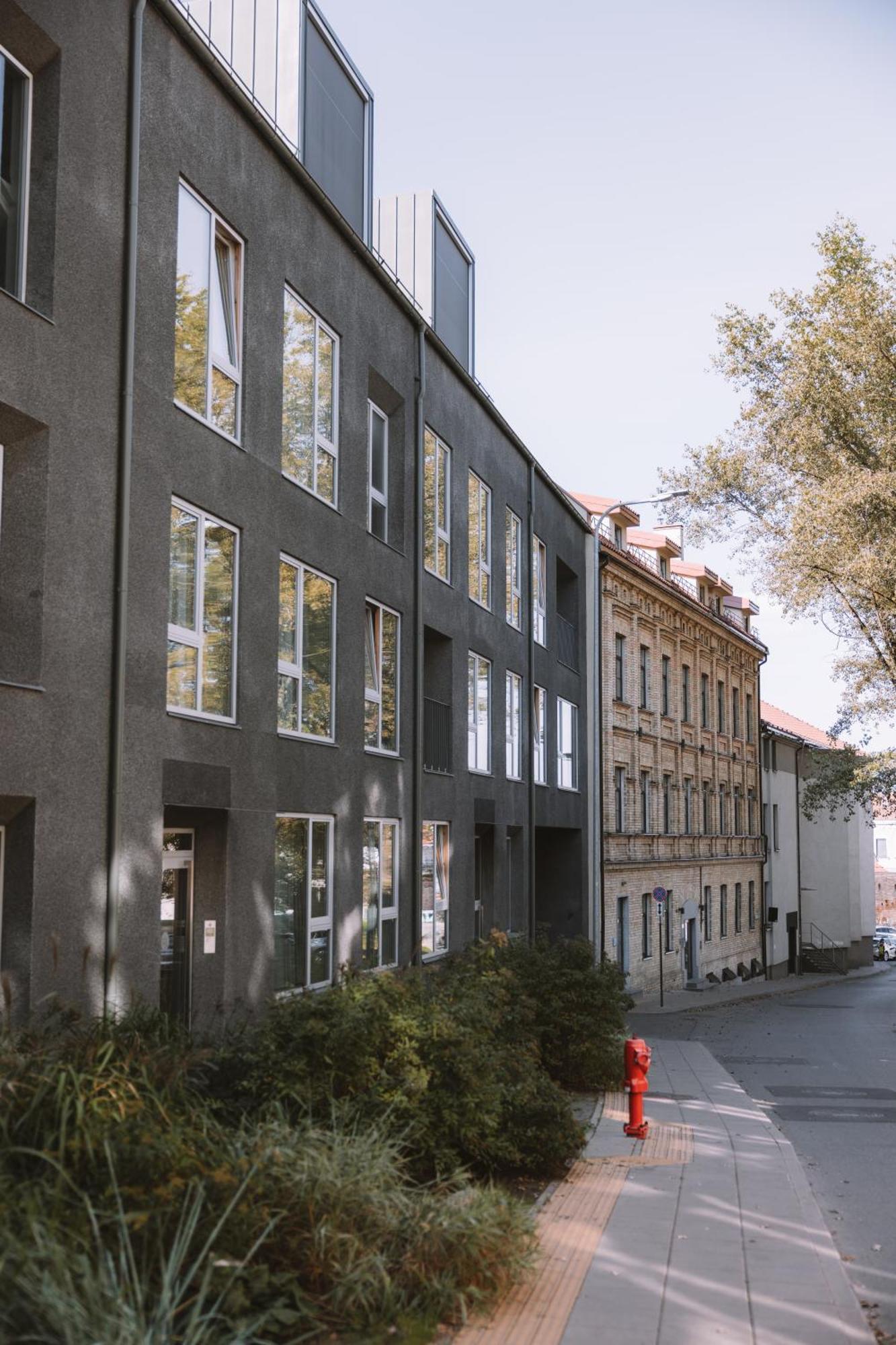 Ivis House Modern Apartment In Vilnius Old Town With Balcony ヴィリニュス エクステリア 写真